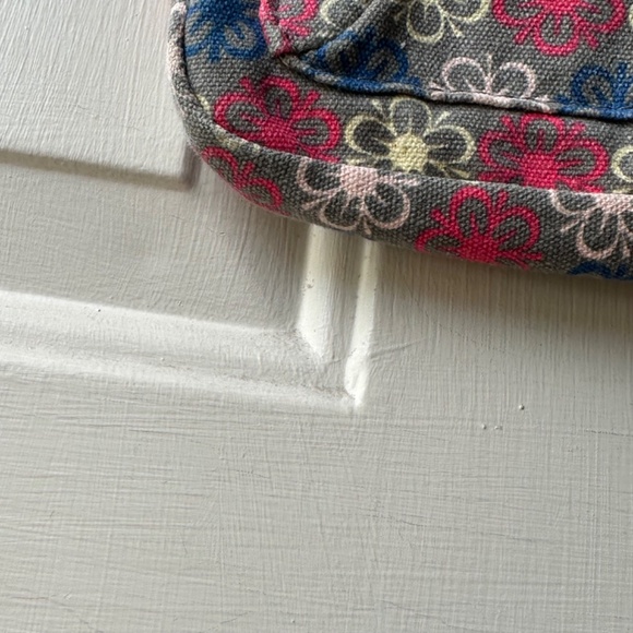 Kavu Canvas Small crossbody. Flower Print. Limited Edition. - Picture 7 of 14